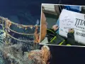 Wraki Titanica na dnie oceanu i podpis na banerze "Titanic Expedition Mission V". Chcesz wiedzieć, gdzie obejrzeć film o tej wyprawie?