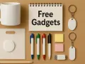 Darmowe gadżety, jakimi reklamują się firmy: kubek, torba, długopisy, pendrive, breloki, notatnik z napisem "Free Gadgets" i ołówek.