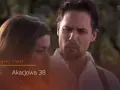 Para z "Akacjowej 38" w streszczeniu. On patrzy na nią z troską, ona odwraca wzrok.