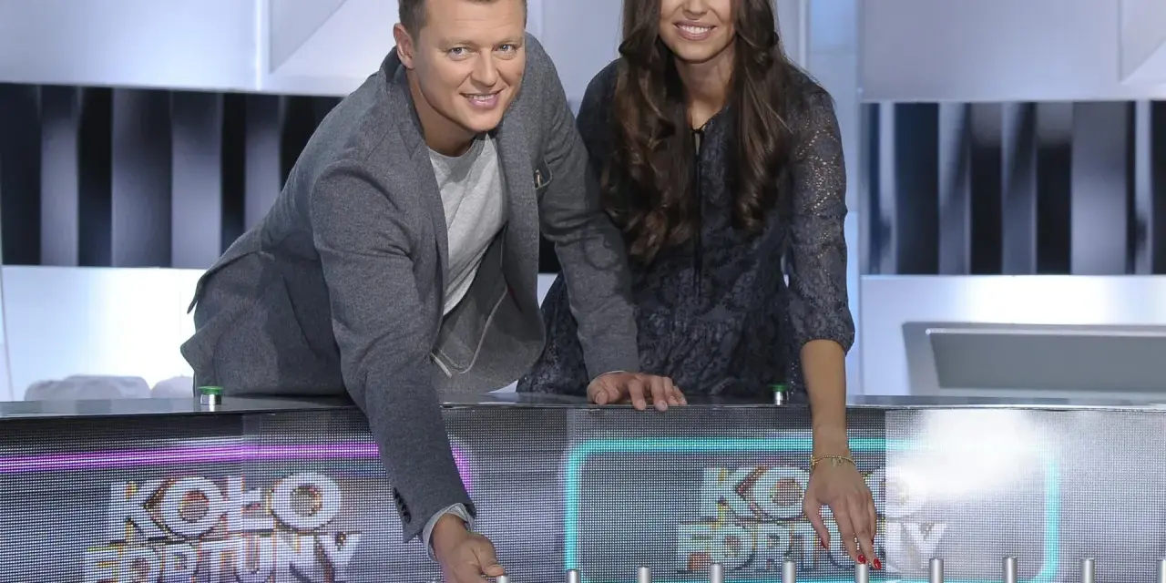 Rafał Brzozowski i jego koleżanka z planu Koła Fortuny, zastanawiają się, dlaczego Rafał Brzozowski odszedł z Koła Fortuny.