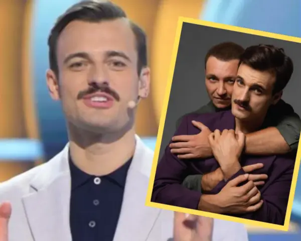 Kto prowadzi koło fortuny? Na zdjęciu widać prezentera z charakterystycznym wąsem, a obok niego zdjęcie dwóch mężczyzn w uścisku.