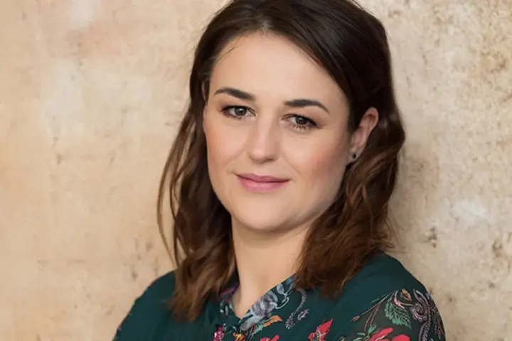 Uśmiechnięta prezenterka TVN24, znana z wielu programów. Jej nazwisko to Joanna Racewicz.