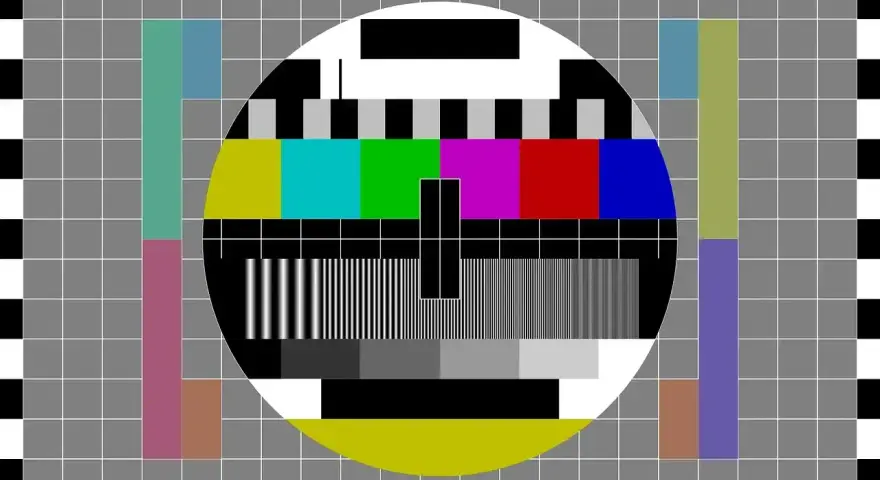 Testowy obrazek telewizyjny. Brak sygnału telewizji naziemnej dzisiaj, więc oglądamy tylko kolory i paski.