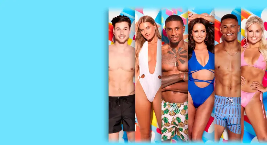 Uczestnicy Love Island 7 w letnich stylizacjach, gotowi na gorące romanse i wyzwania.