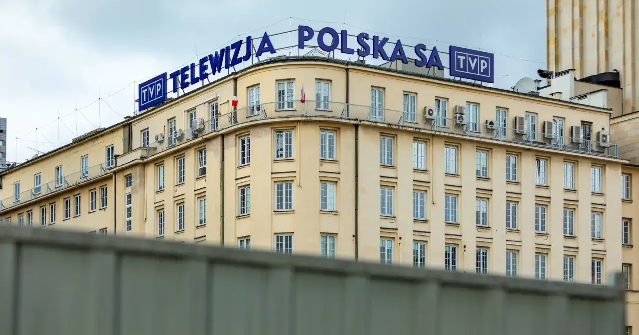 Budynek TVP Polska SA z napisem 