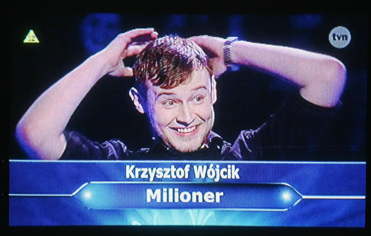 Krzysztof Wójcik, milioner z programu TVN, w stresującej chwili gry.