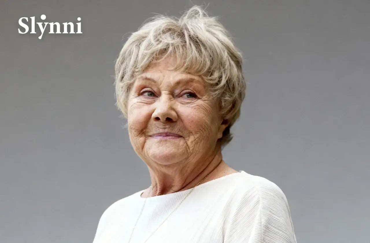 Uśmiechnięta Teresa Lipowska, żyje i ma się dobrze. Ikona polskiego kina.