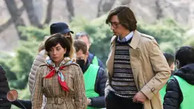 Lady Gaga i Adam Driver, gwiazdy filmu "Dom Gucci", w stylizacjach z planu filmowego.